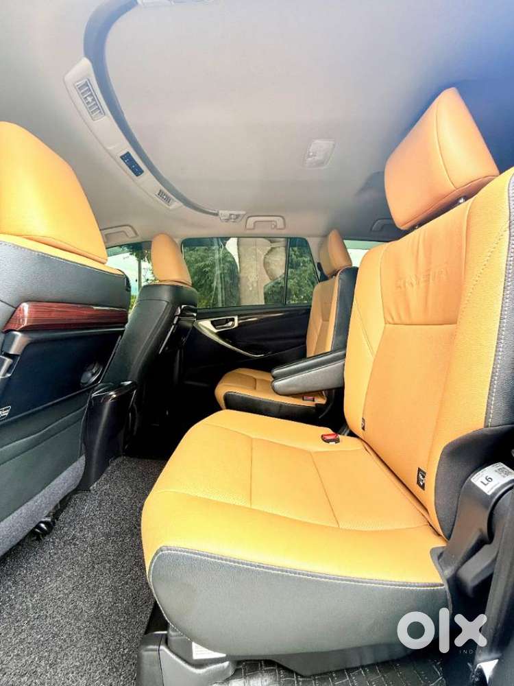Toyota Innova Crysta [2020-ongoing] 2.4 Gx 7 Str, 2025, Diesel