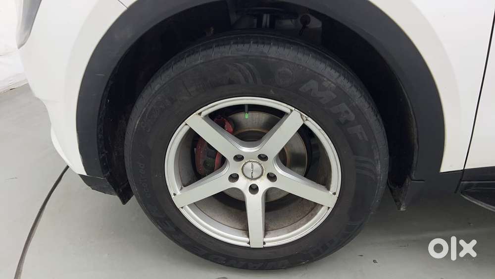 Mahindra Xuv700 2.0 Ax 3 Petrol Mt 5 Str, 2022, Petrol