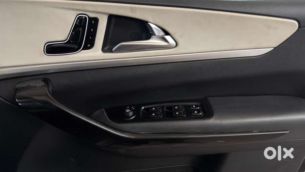 Mahindra Xuv700 2.0 Ax 7 Petrol At Luxury Pack Str, 2023, Petrol