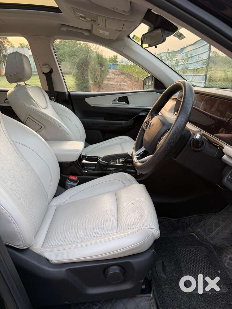 Mahindra Xuv700 2.2 Ax 7 Diesel At Str, 2023, Diesel