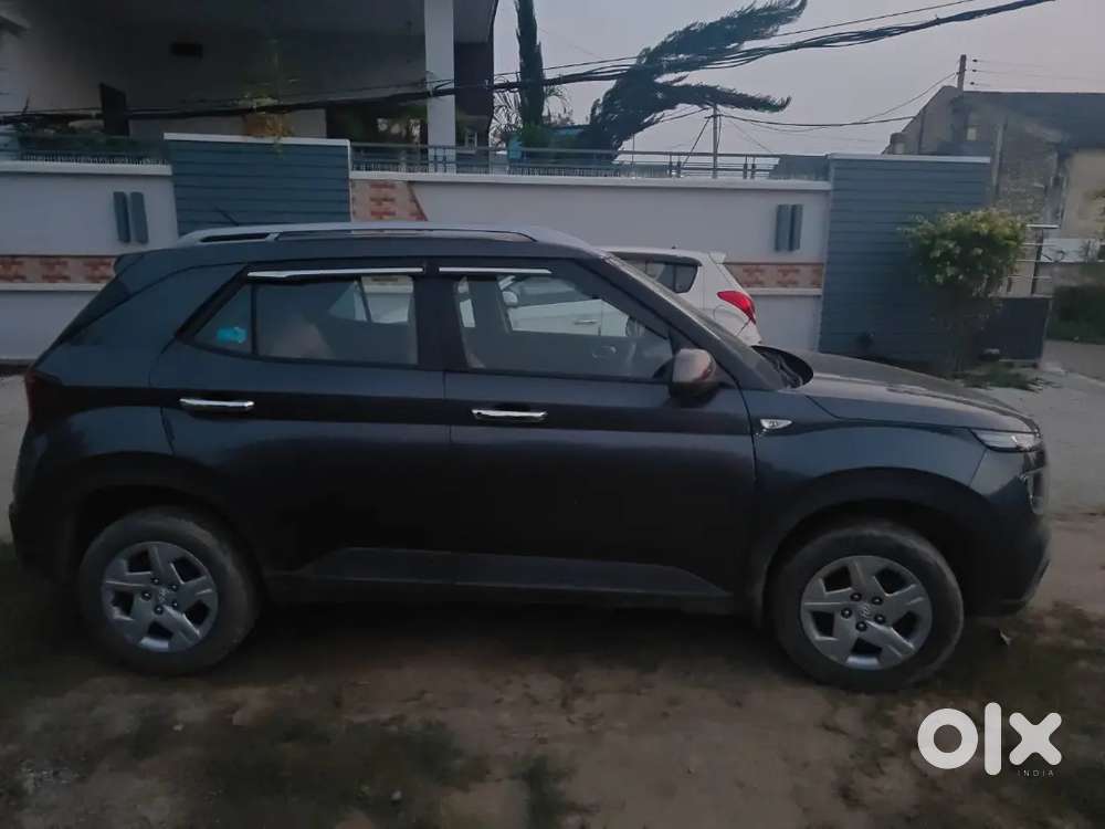 Hyundai Venue Petrol 2022