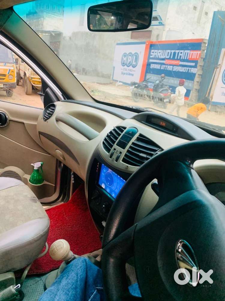 Selling Mahindra Xylo