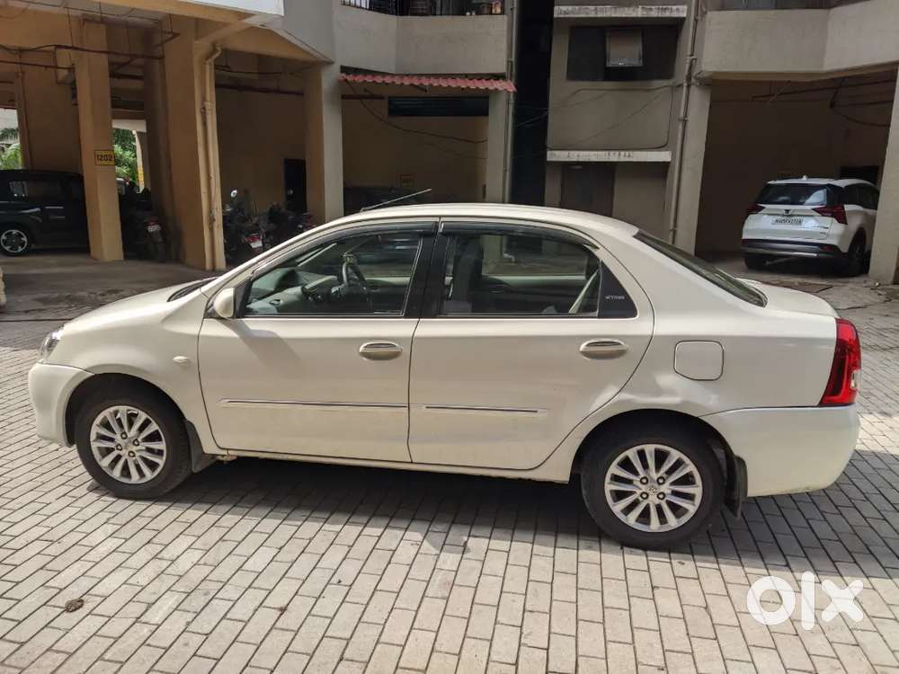 Toyota Etios 1.5 V 2012