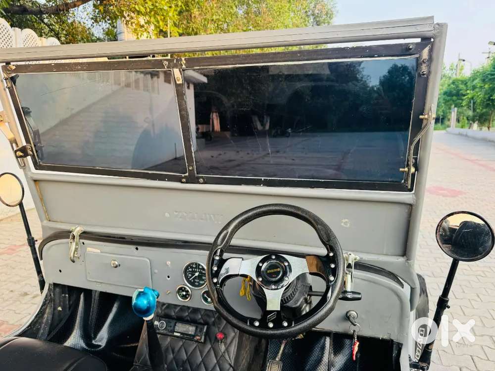 Mahindra Jeep Model 1995