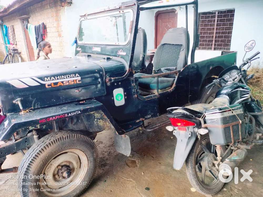 Jeep Hai Gi Engine Wali 4 Gear Reverse Ke Sath Gadi Chalu Hai