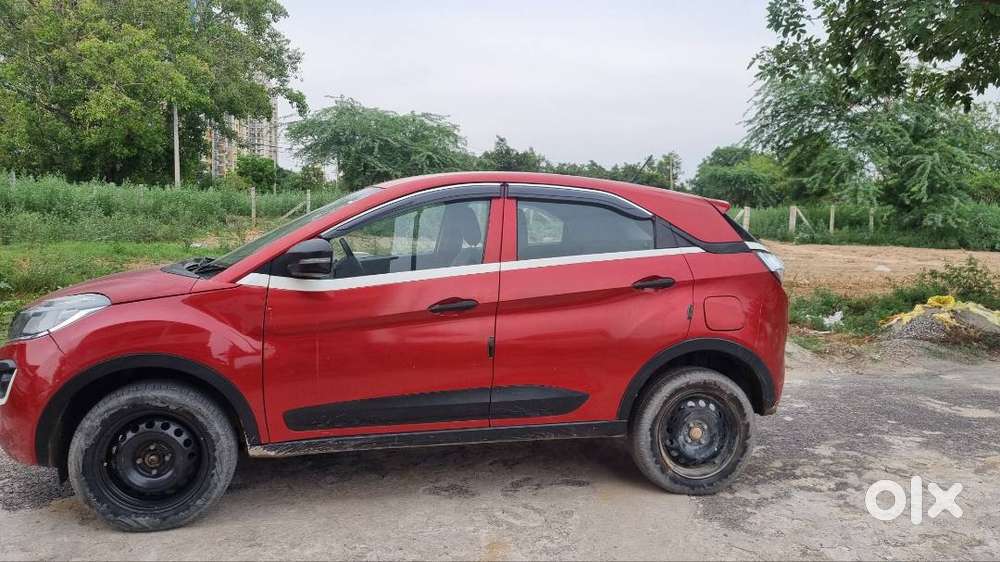 ​2018 Tata Nexon Xm Petrol  1st Owner  Low Kms  Well Maintained