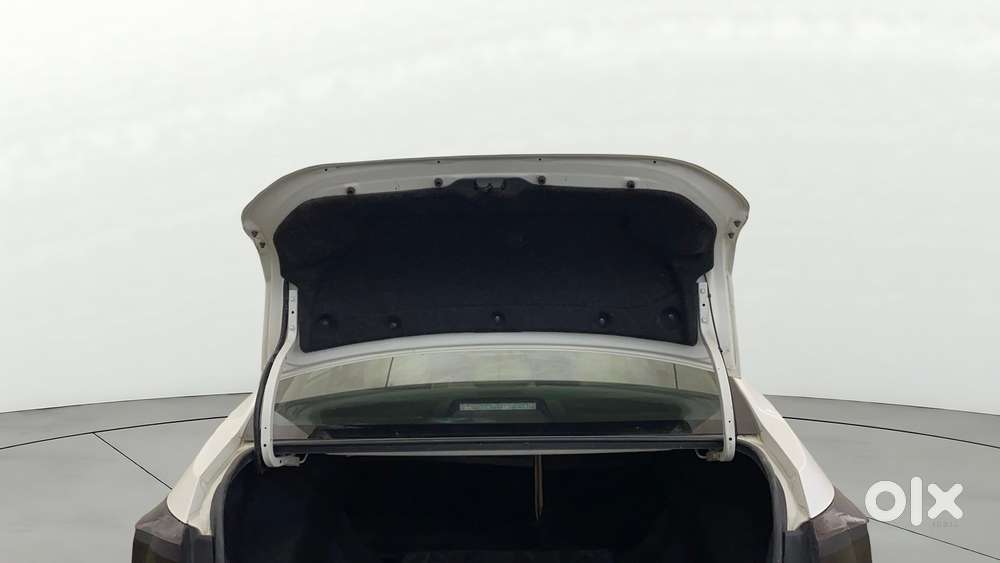 Toyota Corolla Altis 2013-2017 Vl At, 2015, Petrol