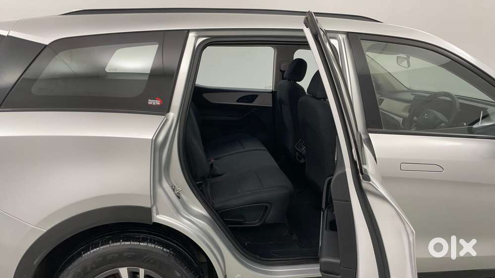 Mahindra Xuv700 2.2 Ax 5 Diesel At 7 Str, 2022, Diesel