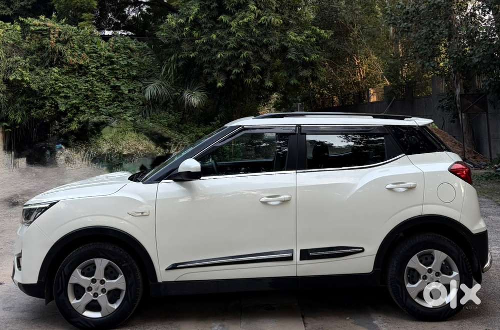 Mahindra Xuv300 Diesel 2021 W6 (o) Sunroof Automatic 24900 Km