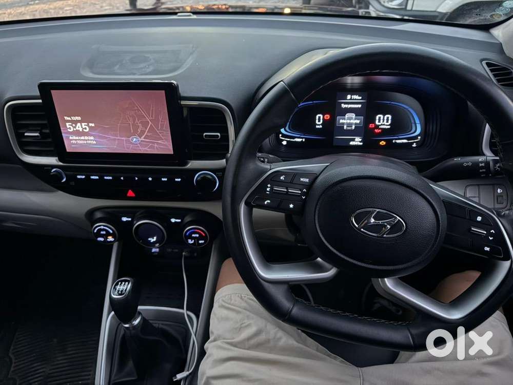 Hyundai Venue 2022 Petrol Well Maintained