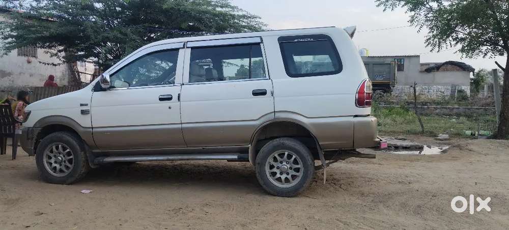 Chevrolet Tavera Neo 2012
