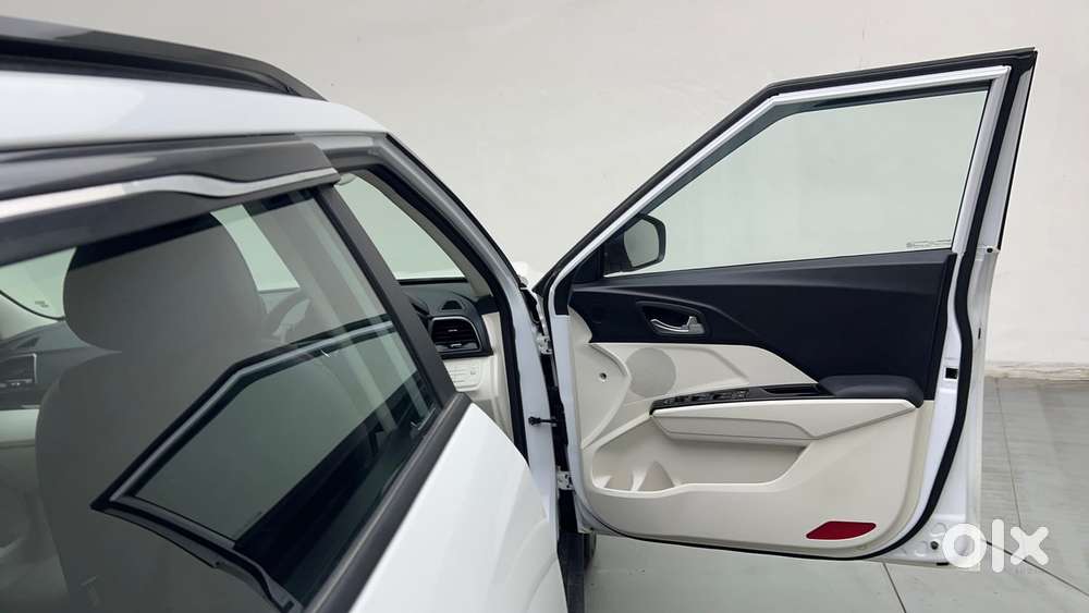 Mahindra Xuv 3xo Ax5 1.5 Diesel Autoshift Plus, 2024, Diesel