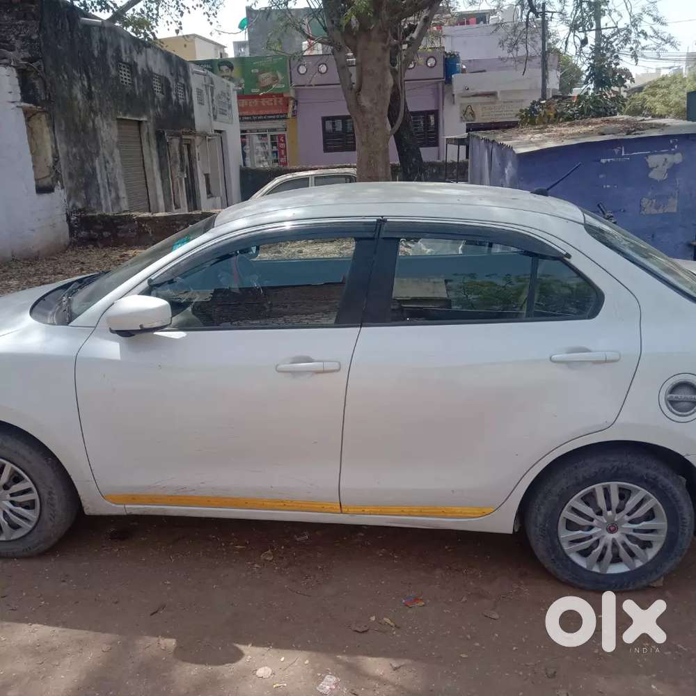 इसमें बैक कैमरा और एलईडी है और इंश्योरेंस भी पूरा है और परमिट कंप्लीट