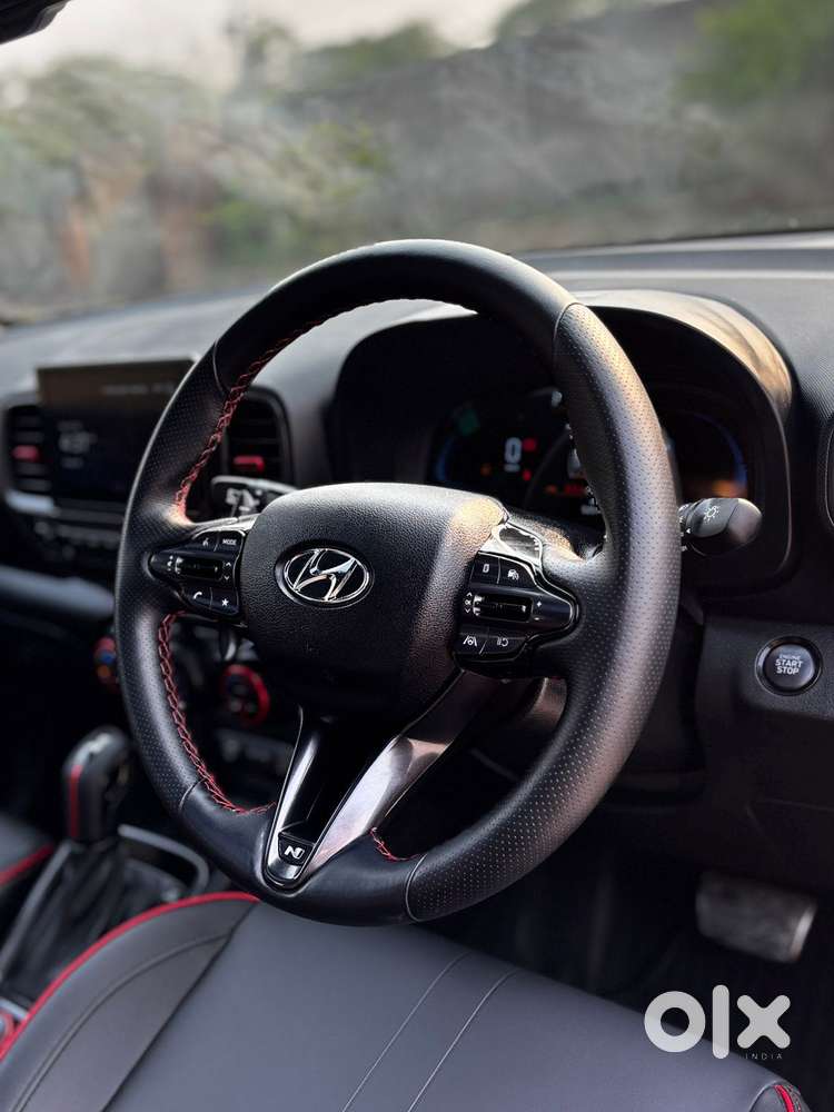 Hyundai Venue 1.0 Sx (o) Turbo Dual Tone, 2025, Petrol