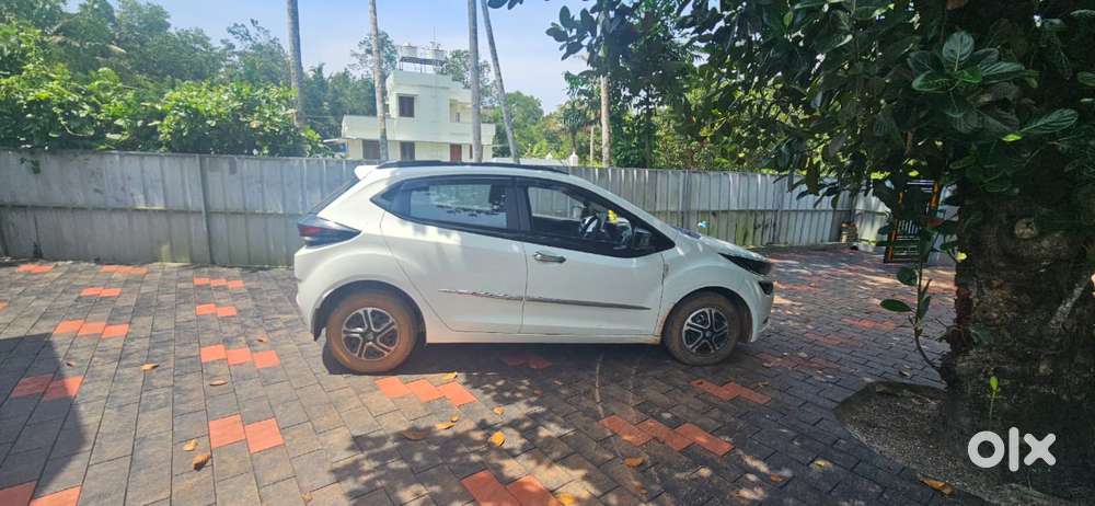 Tata Altroz 1.2 Xe, 2020, Petrol