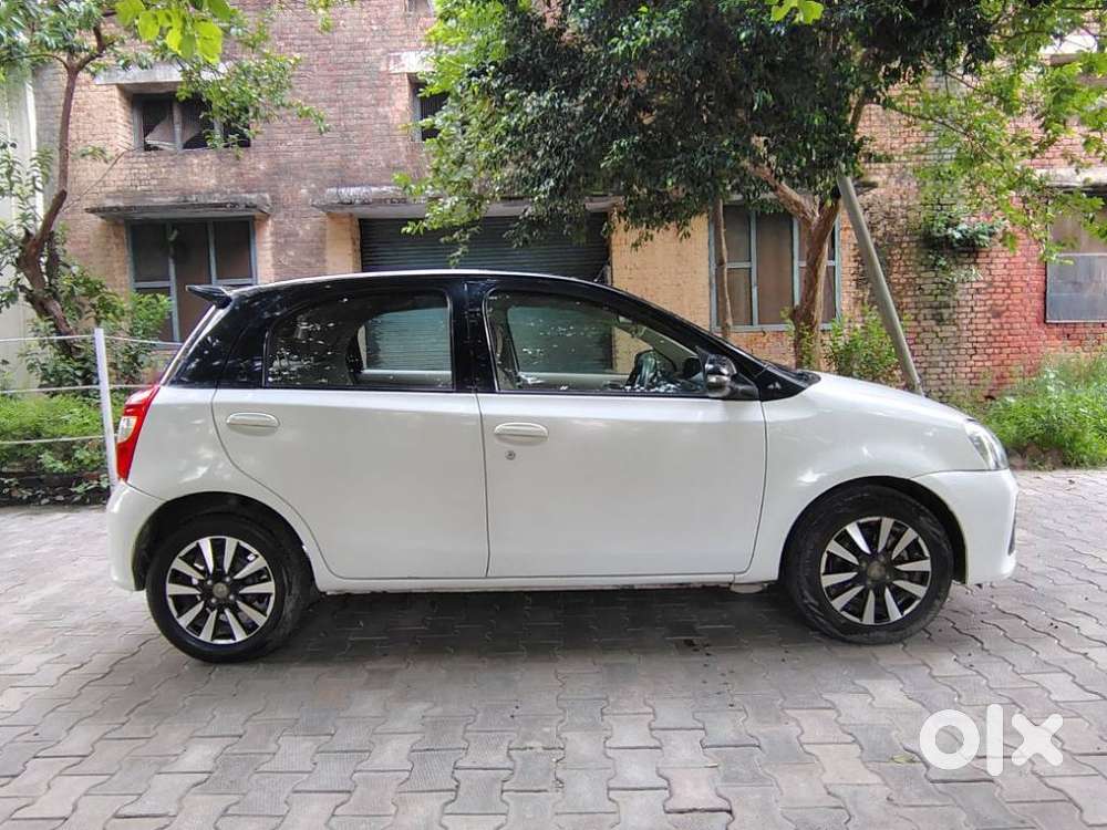 Toyota Etios Liva V Dual Tone, 2018, Petrol