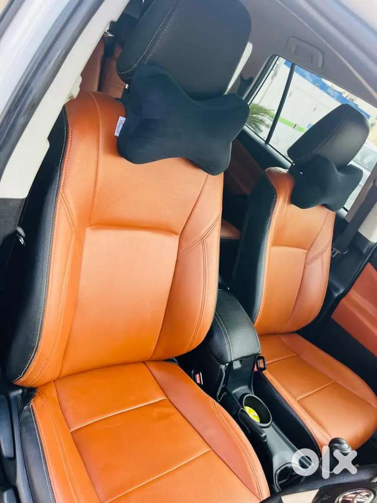 Innova Crysta Gx Plus 8 Seater Platinum White