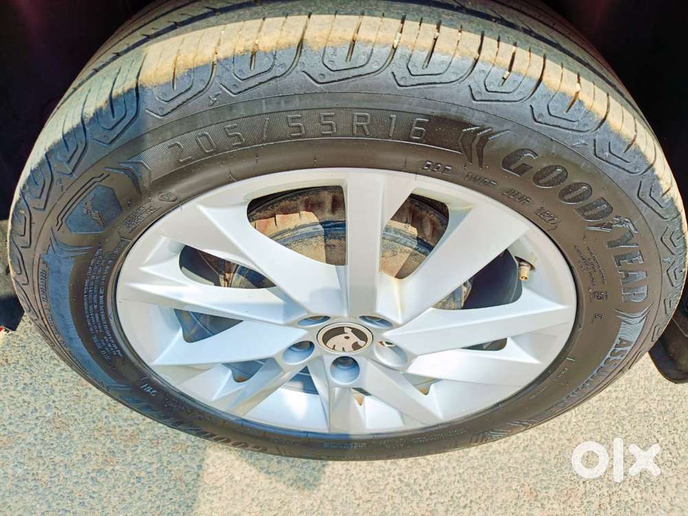 Skoda Slavia Ambition 1.0l Tsi At, 2022, Petrol