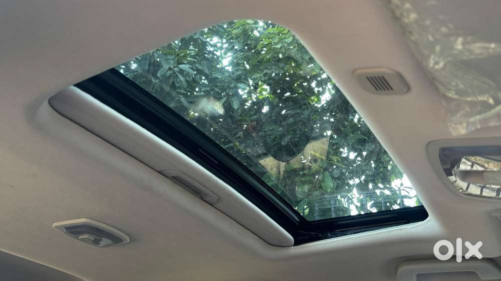 Mahindra Xuv300 W8, 2023, Petrol