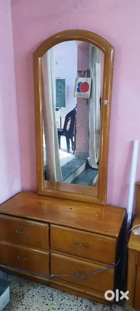 Dressing table