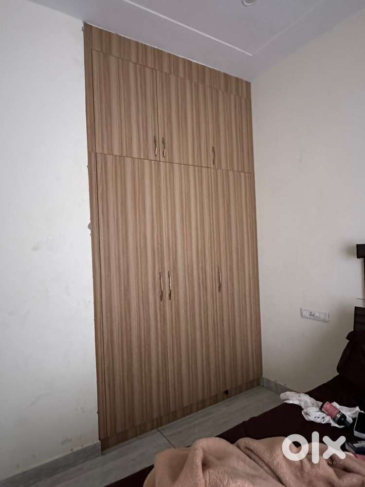 Female Flatmate required