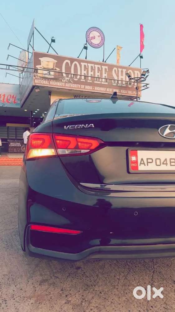 Hyundai Verna 6 Airbags With Sunroof