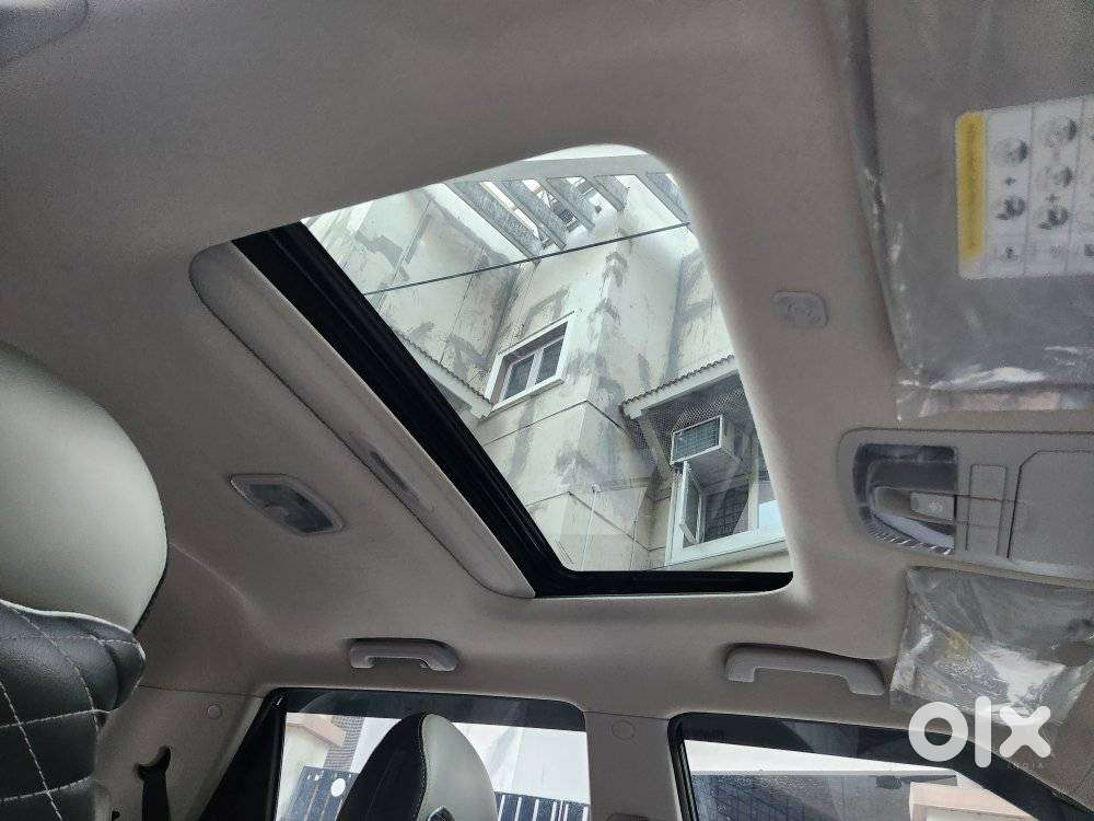 Mahindra Xuv300 1.2 W6 Amt Petrol, 2023, Petrol