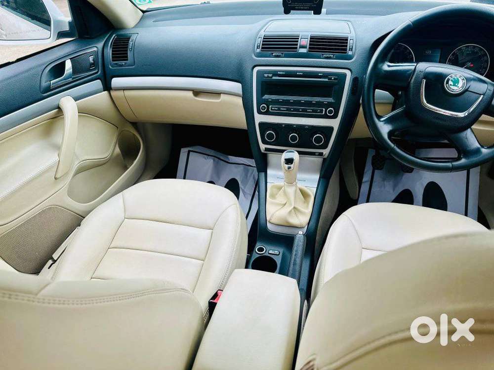 Skoda Laura Ambiente 2.0 Tdi Cr Manual, 2014, Diesel