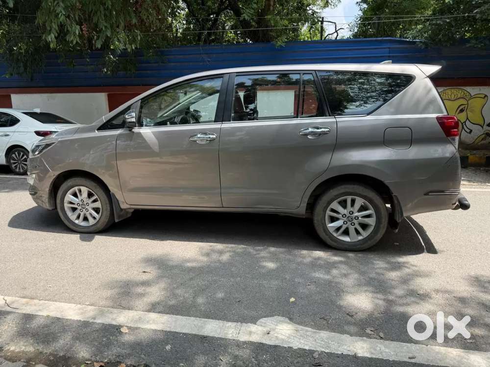 Toyota Innova Crysta 2.8 Zx At 7 Seater, 2016, Diesel