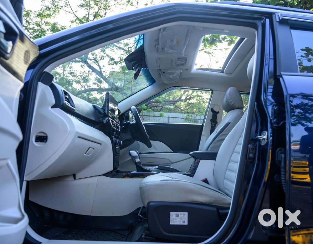 Mahindra Xuv 3xo Ax5 Pm At, 2024, Petrol