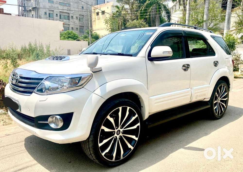 Toyota Fortuner 2015 Diesel 85000 Km Driven