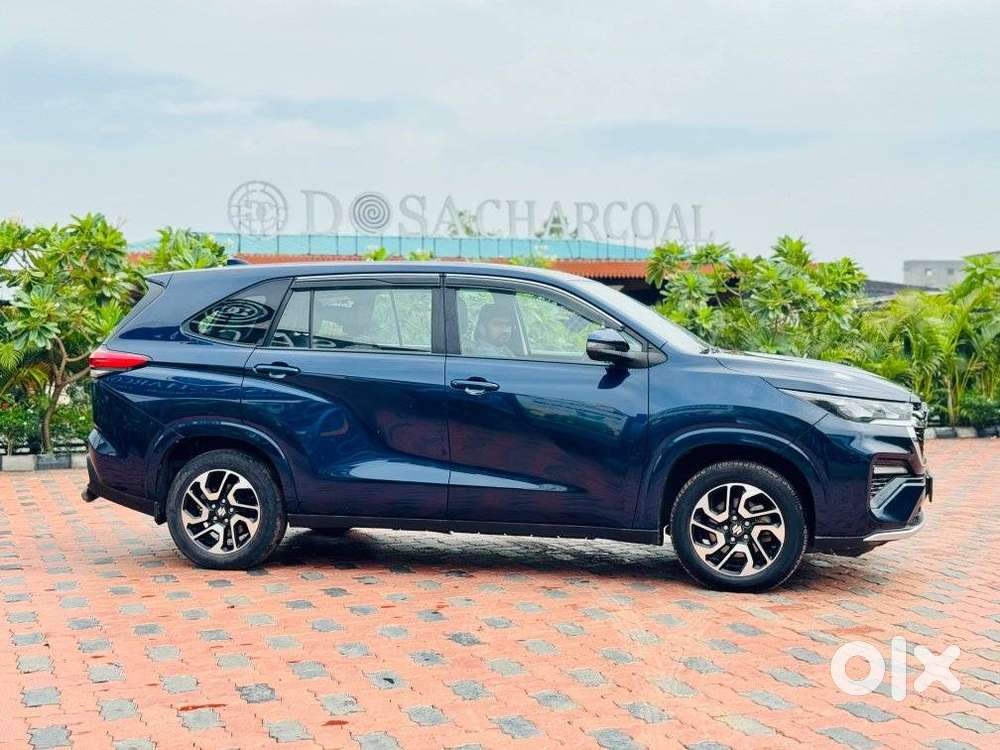 Maruti Suzuki Invicto Zeta Plus 8str, 2023, Petrol