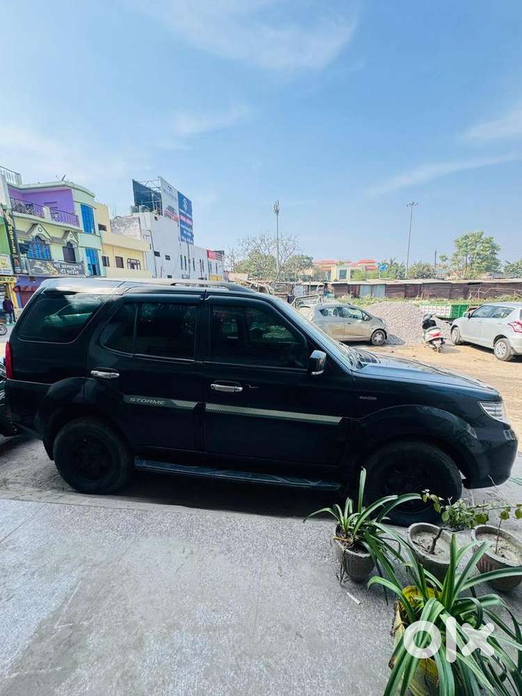 Tata Safari Storme 2016