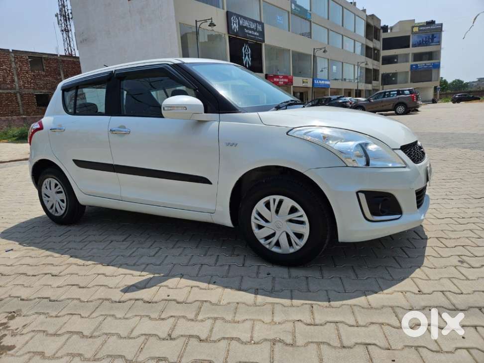 Maruti Suzuki Swift 2018 Amt Vxi, 2017, Petrol