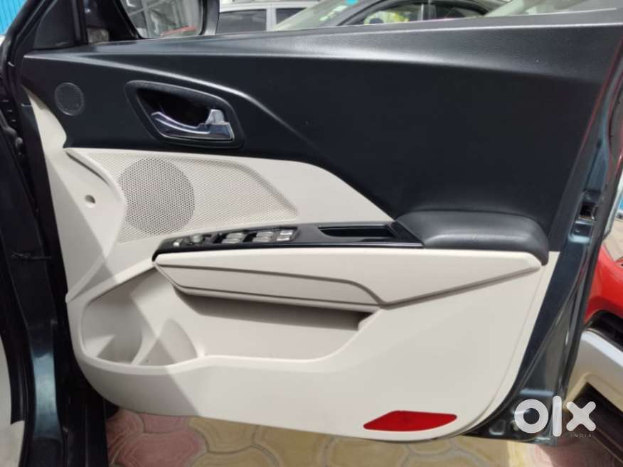 Mahindra Xuv300 W8 Diesel, 2021, Diesel