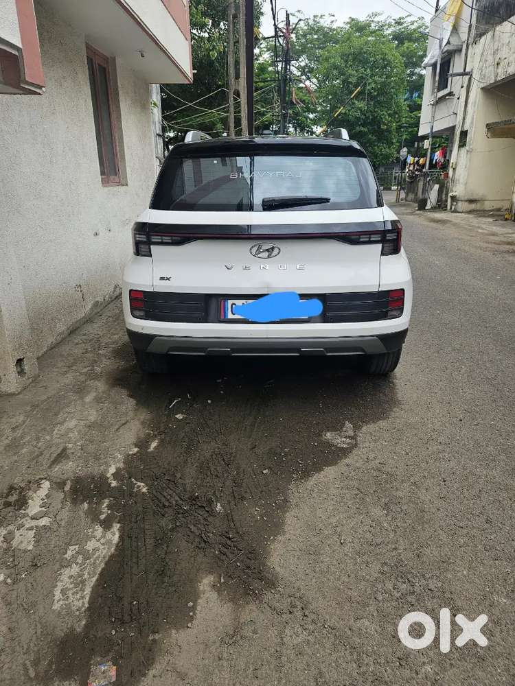 Hyundai Venue  Nov. 2022 Diesel Manual First Owner