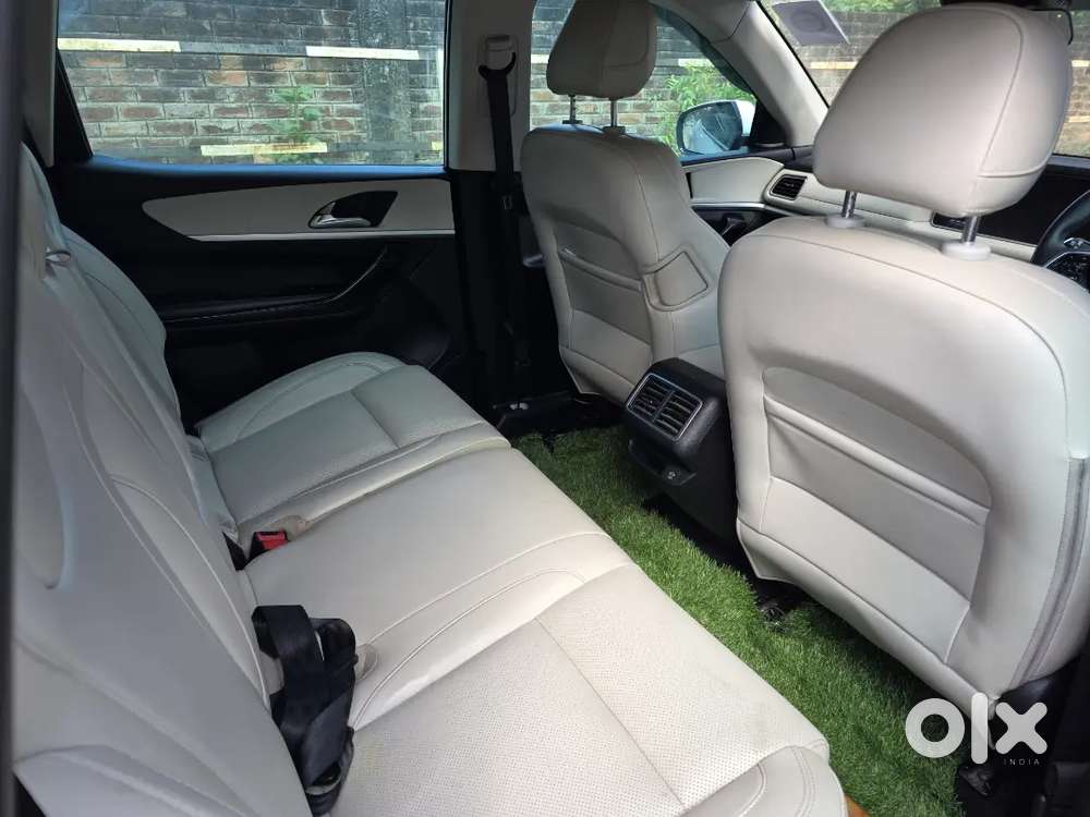 Mahindra Xuv700 2.0 Petrol 2023