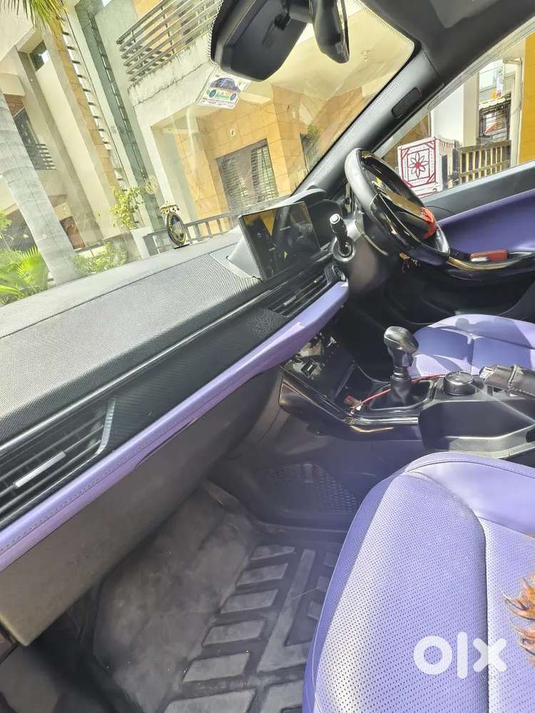 Tata Nexon Purple 2023 - Manual Petrol