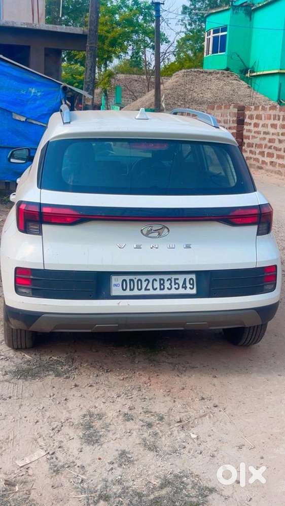 Hyundai Venue 2022 Petrol Well Maintained