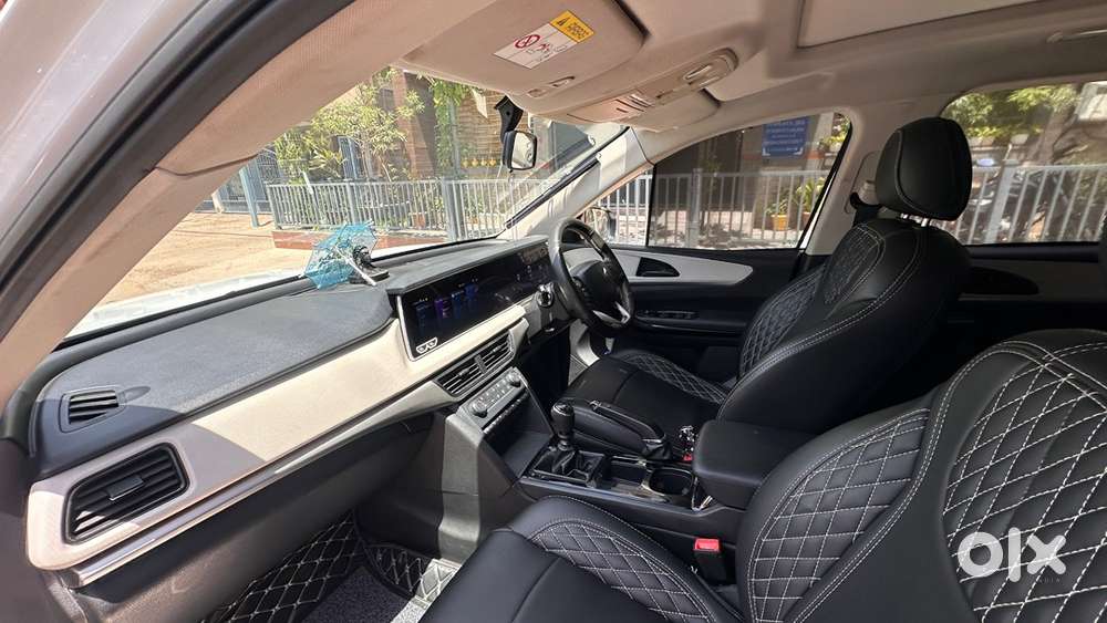 Mahindra Petrol 2022 Car