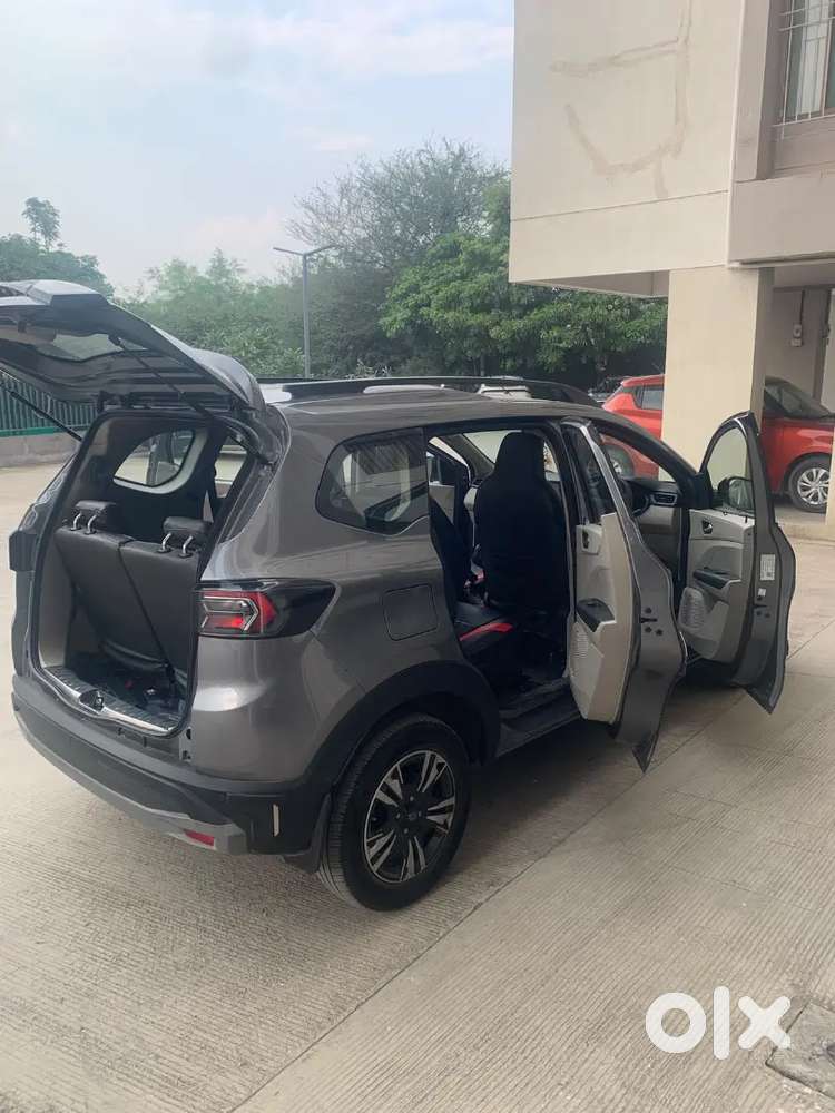 Renault Triber Petrol Automatic 2025 Topend Model Car