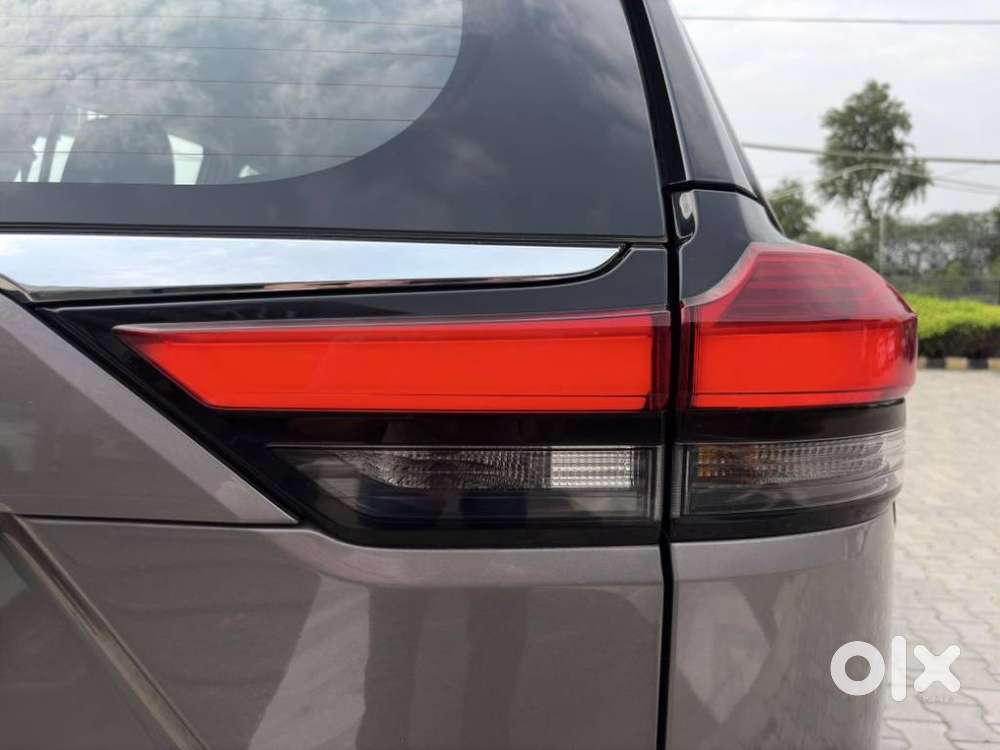 Toyota Innova Hycross 2.0 Vx Hybrid 7 Str, 2025, Petrol
