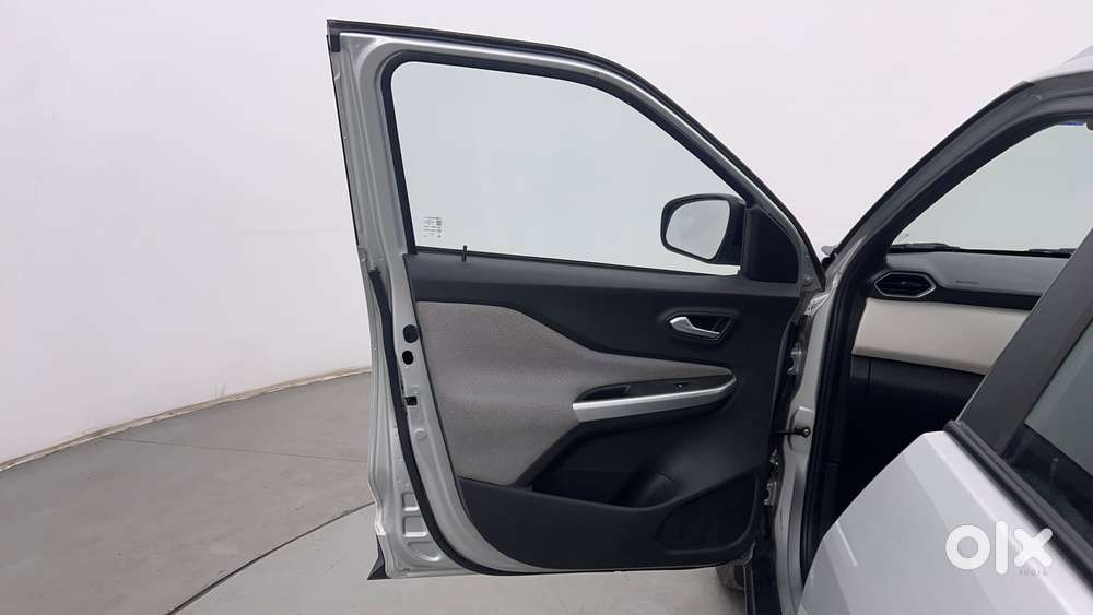 Nissan Magnite 1.0 Xv, 2023, Petrol