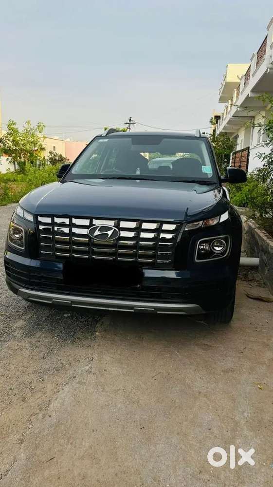 Hyundai Venue 2023 Petrol Well Maintained