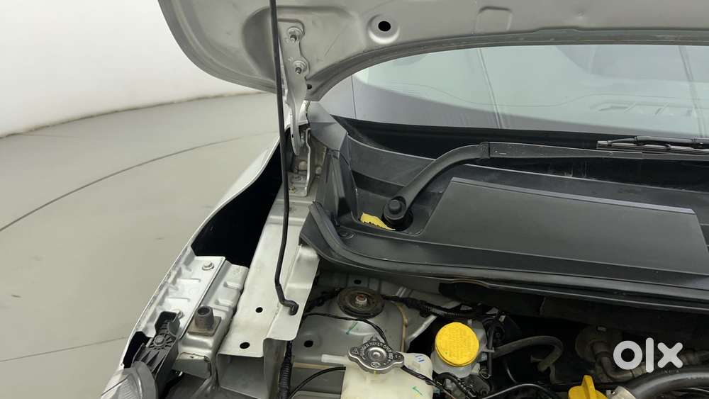 Renault Triber Rxz, 2023, Petrol