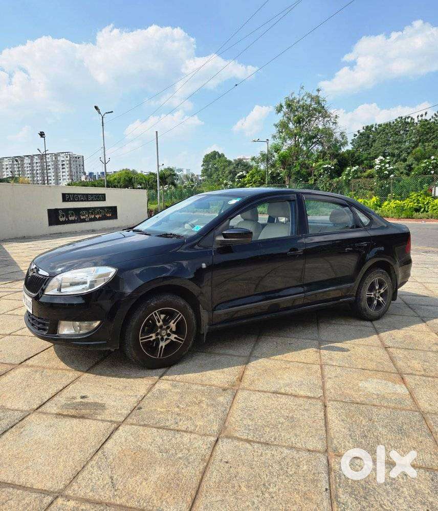 Skoda Rapid 1.6 Mpi At Elegance Black Package, 2013, Petrol