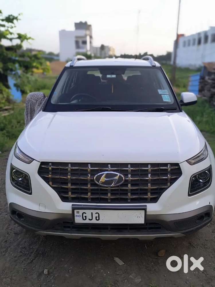 Hyundai Venue Sx Diesel (2020) White,1st Owner,insured Upto Feb 27.
