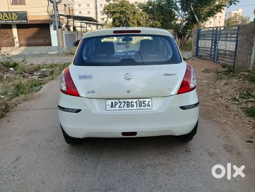 Maruti Suzuki Swift 2015 Diesel 102562 Km Driven