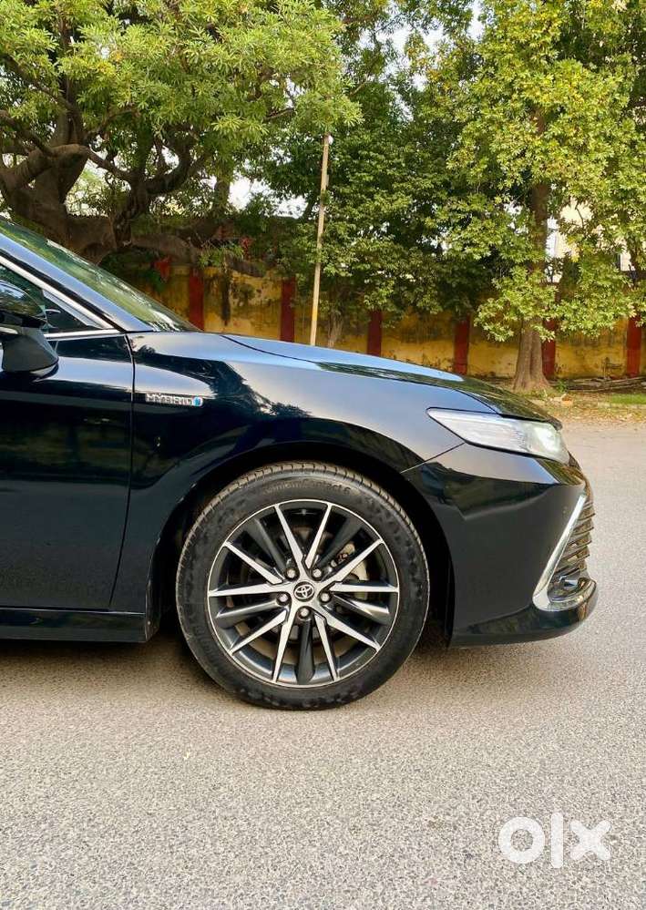 Toyota Camry [2019-ongoing] 2.5 Hybrid, 2022, Cng & Hybrids