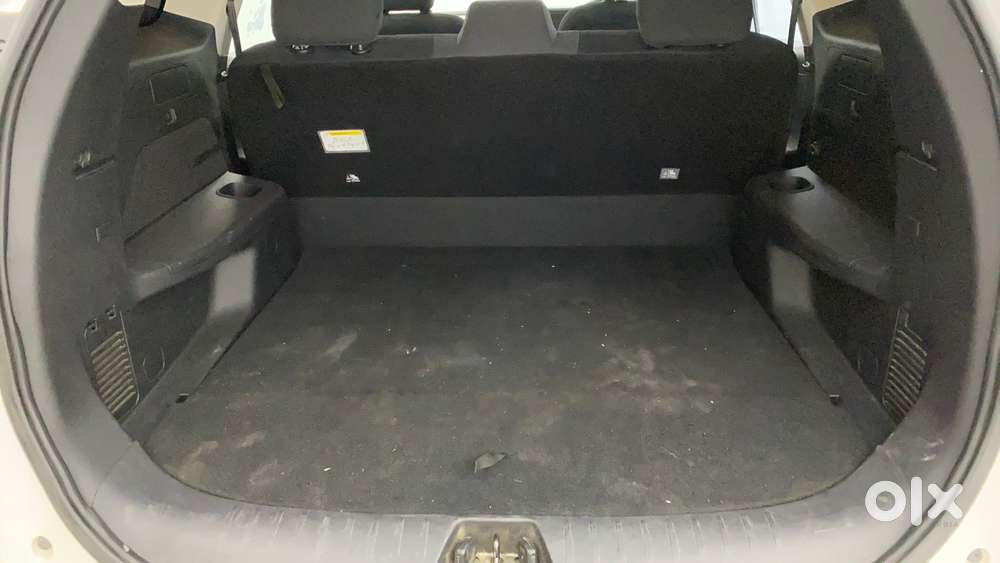 Mahindra Xuv700 2.0 Ax 5 Petrol Mt Str, 2023, Petrol